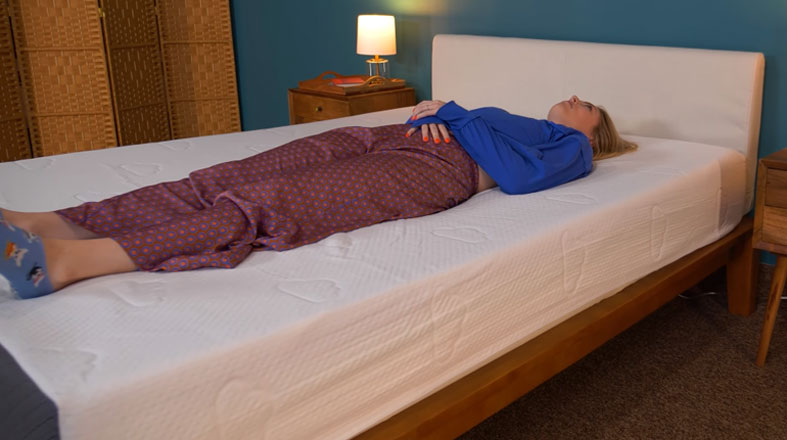 Puffy Cloud Mattress Review for 2025, Expert Tested 8 Julia is testing Puffy Cloud mattress